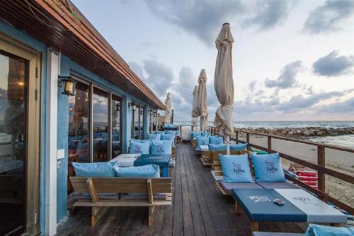 Restaurante, דירת 3 חדרים מול הים in Bat Yam