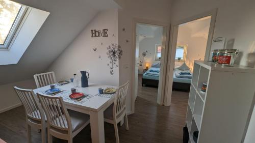 Helle Wohnung mit zwei Schlafzimmern - Apartment - Eching