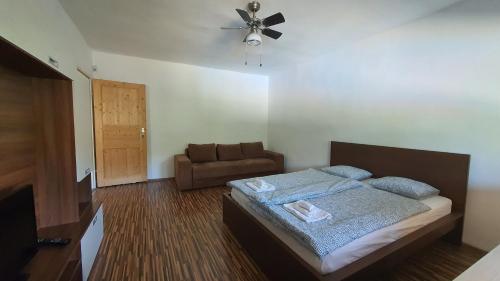 4 room flat with garden and pool
