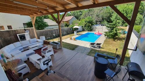 4 room flat with garden and pool