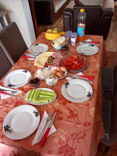 Храна и напитки, Farm house Godinje in Godinje