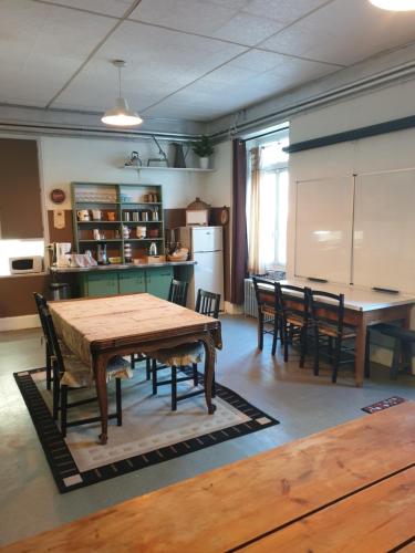 設施, L'Eau Berge - Relais Motards - GTMC & Tour des Vaches B&B in 阿朗什