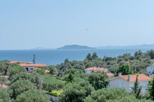  Sea View Maisonette close to Neos Marmaras, Pension in Lagomandra