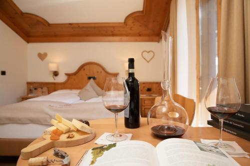 Double or Twin Room image 4