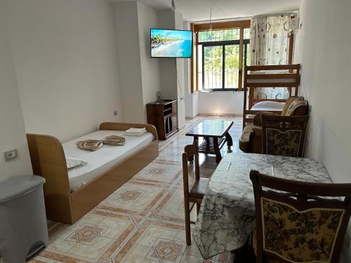 Cozy and Tranquil Apartment - 24H Self Check-In, Tirana (photo 4)