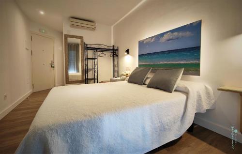 Double or Twin Room with Balcony image 4