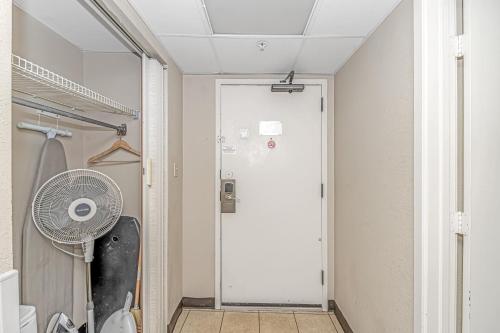 Oceanview 1 Bedroom Suite Landmark Resort 548 Perfect for a couple or party of 4 - main image