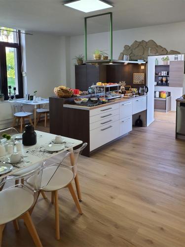 อาหารและเครื่องดื่ม, Designpension Idyll Nr2 Hotel Garni in เวอร์นิเกอโรเดอ