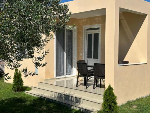 2 bedrooms, 4 beds
