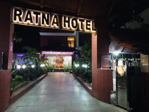 . RATNA HOTEL