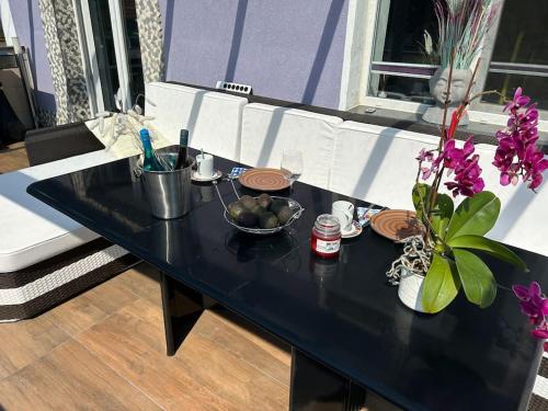 Erkély/terasz, Zimmer HomeOffice Küche WLAN TV mit Terrasse&Grill +Fahrrad (Zimmer HomeOffice Kuche WLAN TV mit Terrasse&Grill +Fahrrad) in Hennef