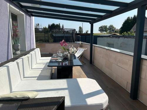 Erkély/terasz, Zimmer HomeOffice Küche WLAN TV mit Terrasse&Grill +Fahrrad (Zimmer HomeOffice Kuche WLAN TV mit Terrasse&Grill +Fahrrad) in Hennef