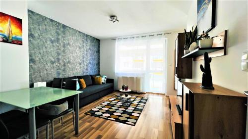 Happy Living Apartment w Balcony, Budapest