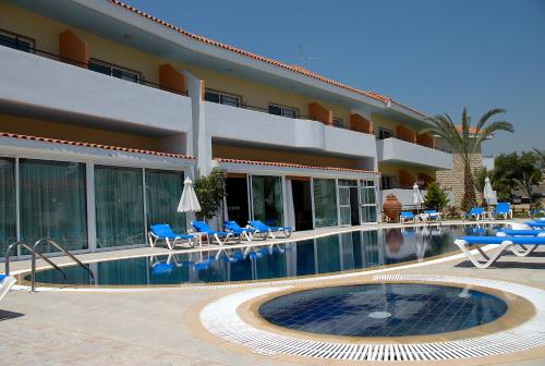 Peldbaseins, M. Moniatis Hotel in Germasogeia