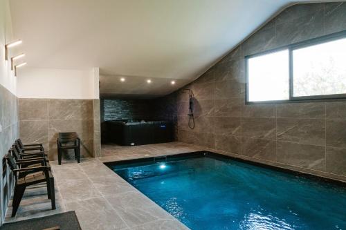 Villa de 3 chambres avec piscine interieure jacuzzi et wifi a Lespignan