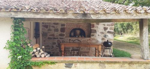 Les Ecots - Petit gîte de caractère à la ferme (Les Ecots - Petit gite de caractere a la ferme) in Availles-Limouzine