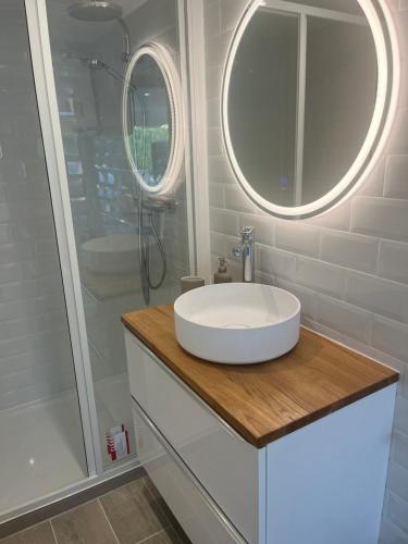 Fürdőszoba, Mini maison - Oncy détend (Mini maison - Oncy detend) in Noisy-sur-Ecole