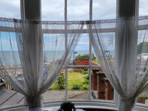 Seaview Ground Floor Flat Fast Wifi & Free Parking