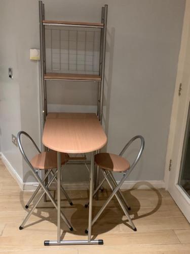 Studio Apartment - Entire Lower Ground Floor - Only 7 Mins Walk Kings Cross St Pancras Station, Londýn (fotografie 10)
