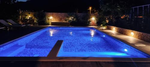 Stunning Gold apartment with pool Stunning Gold apartment with pool