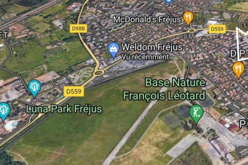 Studio proche plage tout à pied (Studio proche plage tout a pied) in Frejus Plage