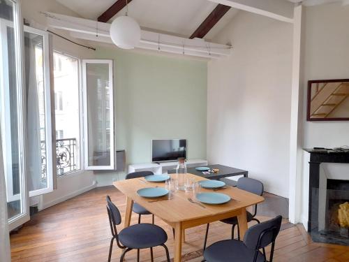 Un appartement typique parisien / A typical Parisian apartment - Pension de famille - Paris