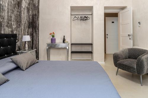 Flower Rooms Cagliari Room Type - Deluxe Double Room with Extra Bed