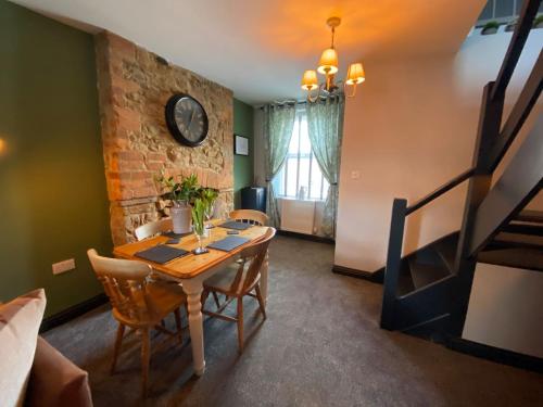 HOT TUB - Miners Cottage - edge of Brecon Beacons National Park - Heritage Town in Blaenavon