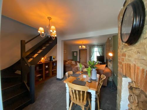 HOT TUB - Miners Cottage - edge of Brecon Beacons National Park - Heritage Town in Blaenavon