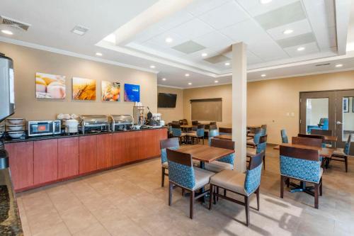 Comfort Inn & Suites Blytheville - image 9