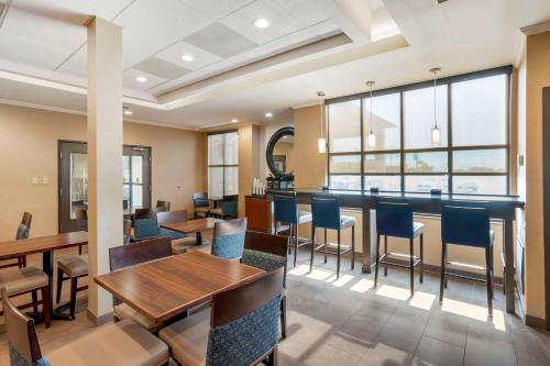 Comfort Inn & Suites Blytheville - image 10