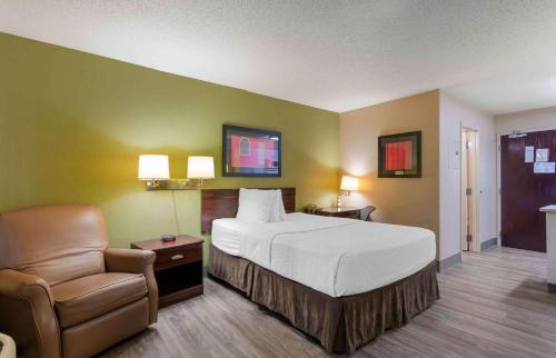 Queen studio with 1 Queen Bed - Disability Access/Non-Smoking
