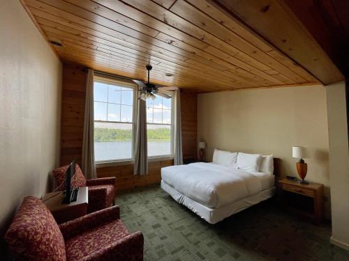 Hanging Horn Lakeside Resort