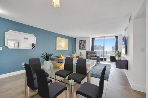 37th floor Amazing spacious unit with parking - Tap to explore photos