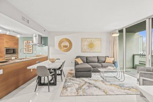 Luxurious Ocean View Unit Brickell W residences - Tap to explore photos