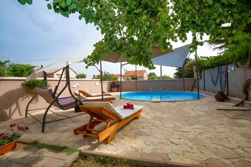 Spacious apartments with pool, Pakoštane Spacious apartments with pool, Pakoštane