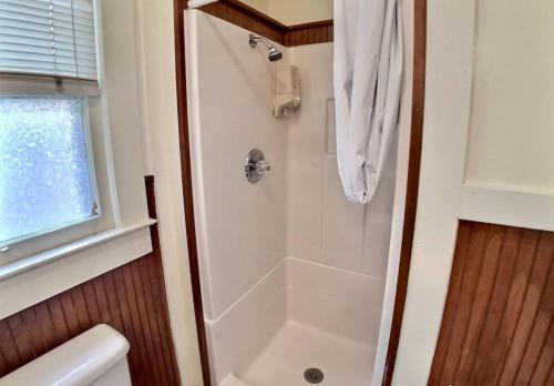 Napa Rock Cottage/ #7 Oak Crest in Eureka Springs, USA