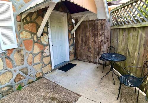 Dvinery Rock Cottage/ #6 in Eureka Springs, USA