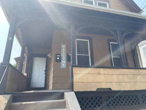 fashionably cozy place in Meriden (CT)