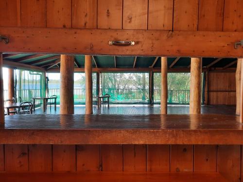 Konyha, Wild Nature Lodge, Mareeba Wetlands in Paddys Green