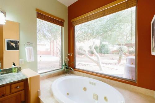 Sprawling Arizona Oasis w/ Dream Backyard in Tramonto