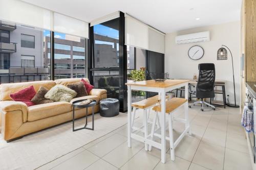 Escape To Melbourne - Stylish 1 Bedroom-Gym - Aircon -Balcony