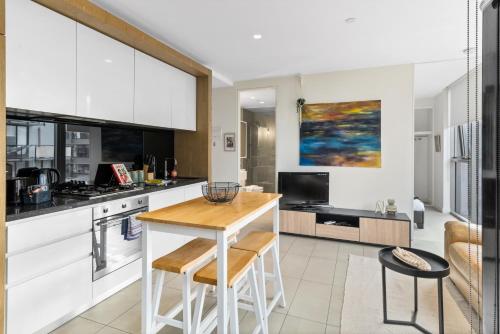 Escape To Melbourne - Stylish 1 Bedroom-Gym - Aircon -Balcony