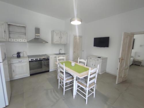  Deluxe Family Suite in San Menaio