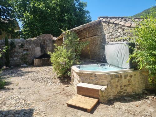 Grand Mas Provençal avec jacuzzi - Location saisonnière - Sisteron