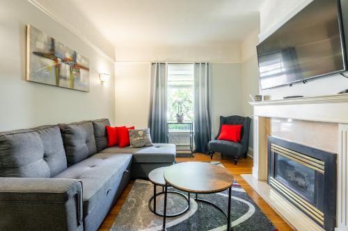 Cozy 5 Bedroom House in Downtown Toronto by GLOBALSTAY