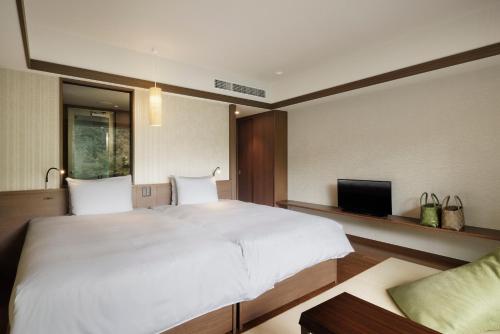 【Main Building】Premium Room with Tatami Area and Semi Open-Air Bath