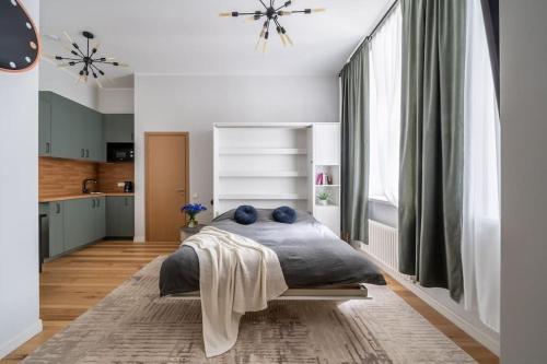 Apartment in the center opposite the park.