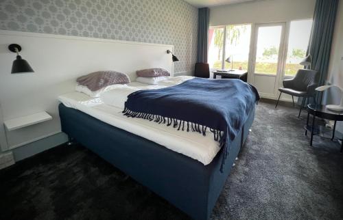 2 twin beds