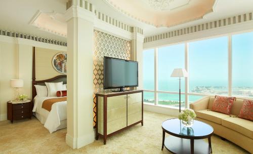 Grand Deluxe Suite, 1 Bedroom Suite, 1 King, Sea view